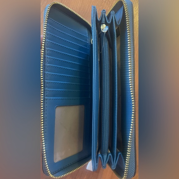 Michael Kors Wallet - Picture 16 of 16